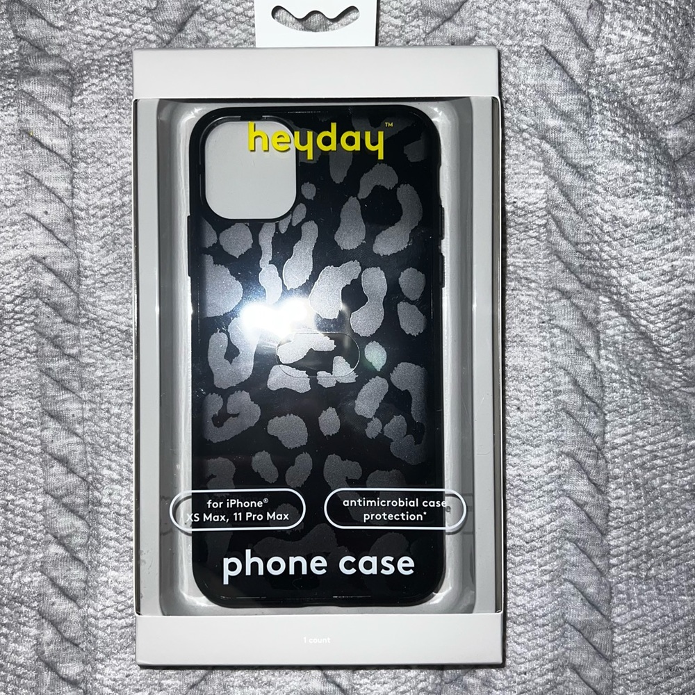 NWOT- Black leopard 11 Pro Max/XS Max IPhone case
